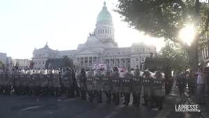 Argentina, protesta contro le riforme del presidente Milei