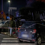 Roma, scappa da alt polizia e si schianta contro altra auto: 3 feriti