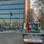 Milano, protesta agricoltori: trattori arrivati al Pirellone