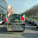 Protesta agricoltori, il viaggio sui trattori entrati a Milano