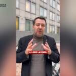 Protesta agricoltori, Salvini mostra il filo spinato a Bruxelles