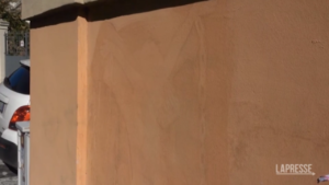 Ilaria Salis, cancellato murales in suo onore accanto all’ambasciata di Ungheria a Roma
