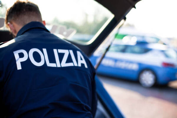 Rimini, sequestrato in casa per dieci ore e rapinato: ragazza arrestata