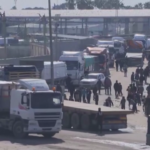 Gaza, camion con aiuti umanitari entrano nella Striscia