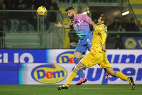 Frosinone-Milan 2-3, i rossoneri rimontano e vincono nel finale