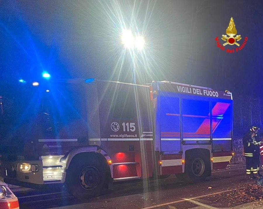 Lecco, auto si ribalta: morti due ventenni Lecco, auto si ribalta: morti due ventenni