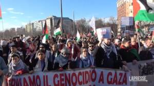 Milano, centinania in corteo a sostegno della Palestina