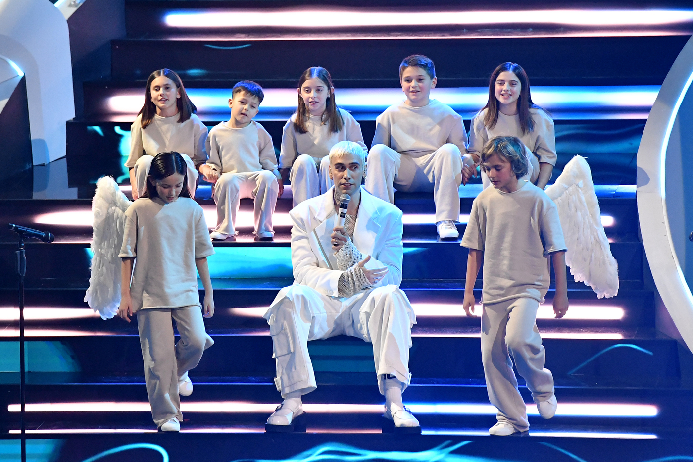 Sanremo, Mr. Rain dal palco alla Giornata mondiale dei bambini. Padre Fortunato: “Sua musica aiuta i ragazzi a crescere”