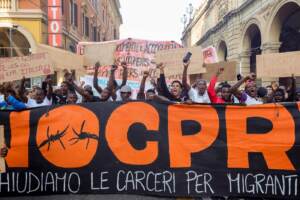 Patrick Zaki alla manifestazione dei migranti di Bologna contro la realizzazione di un nuovo CPR