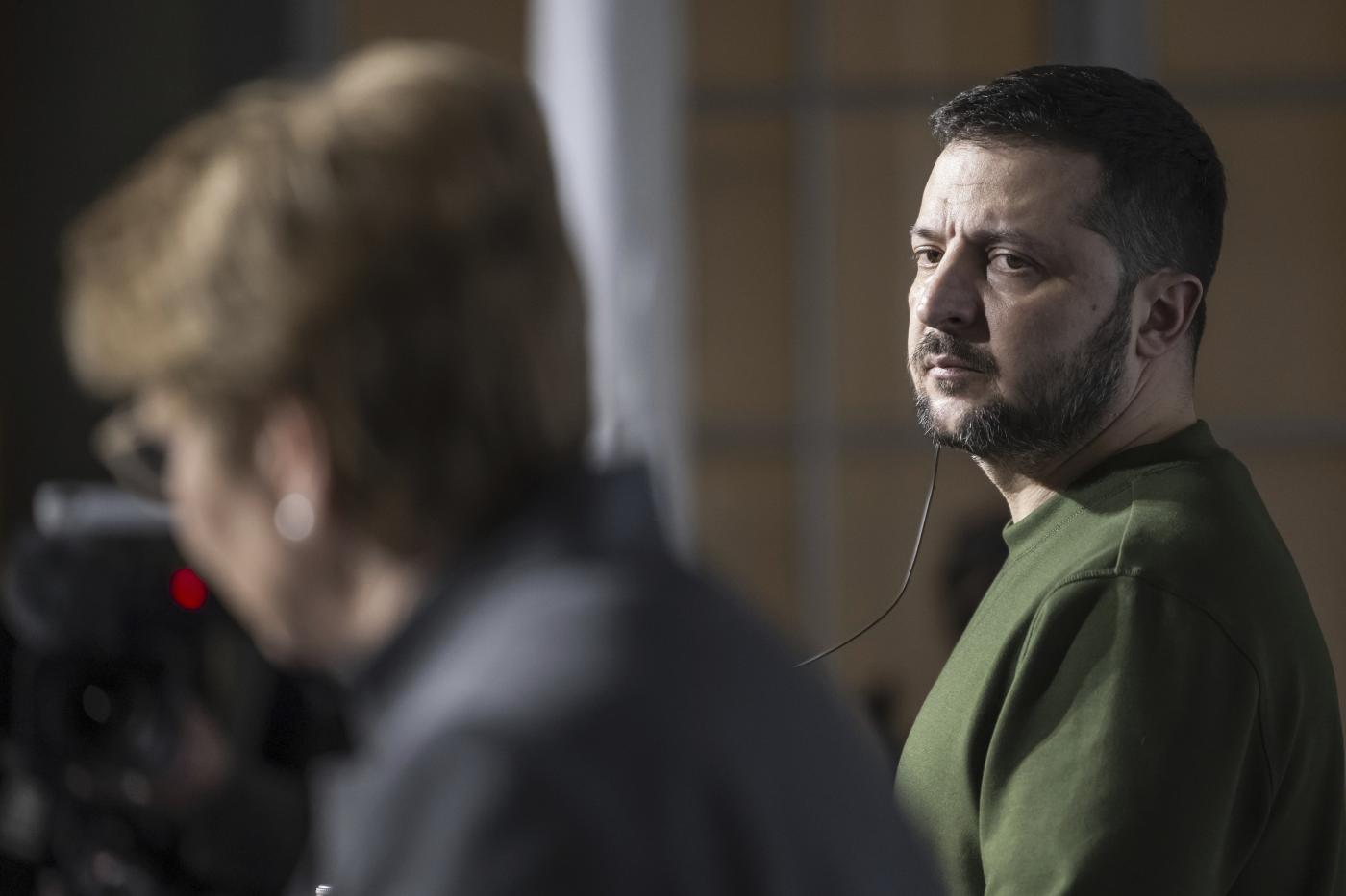 Ucraina, Zelensky intervistato dal direttore del Tg1