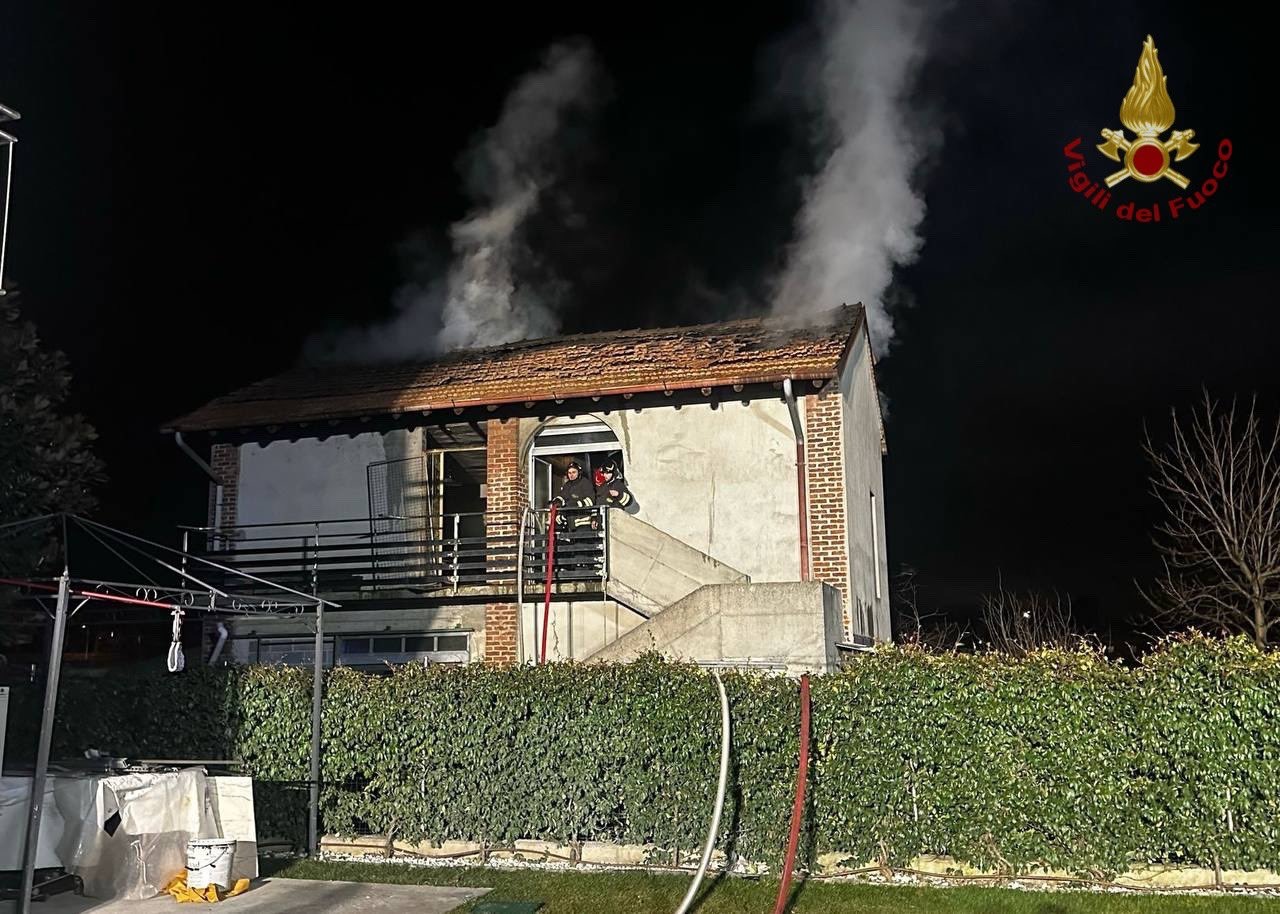 Como, esplode cascina: 2 ustionati Como, esplode cascina: 2 ustionati