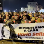 Ilaria Salis, fiaccolata solidale a Monza: le immagini