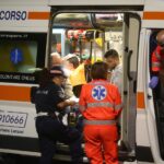 Gardone Riviera, fingono di gettarsi sotto un’auto per gioco: travolto 27enne