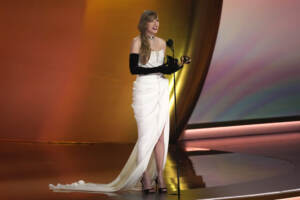 Grammy, Taylor Swift vince il premio per il miglior album: è il quarto in carriera