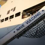 Medioriente, attraccata a La Spezia la nave Vulcano con a bordo i bimbi palestinesi