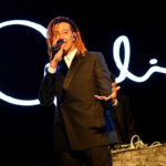 Sanremo, il party accende il Festival: Ghali con l’alieno, Dargen e Emma in pelliccia