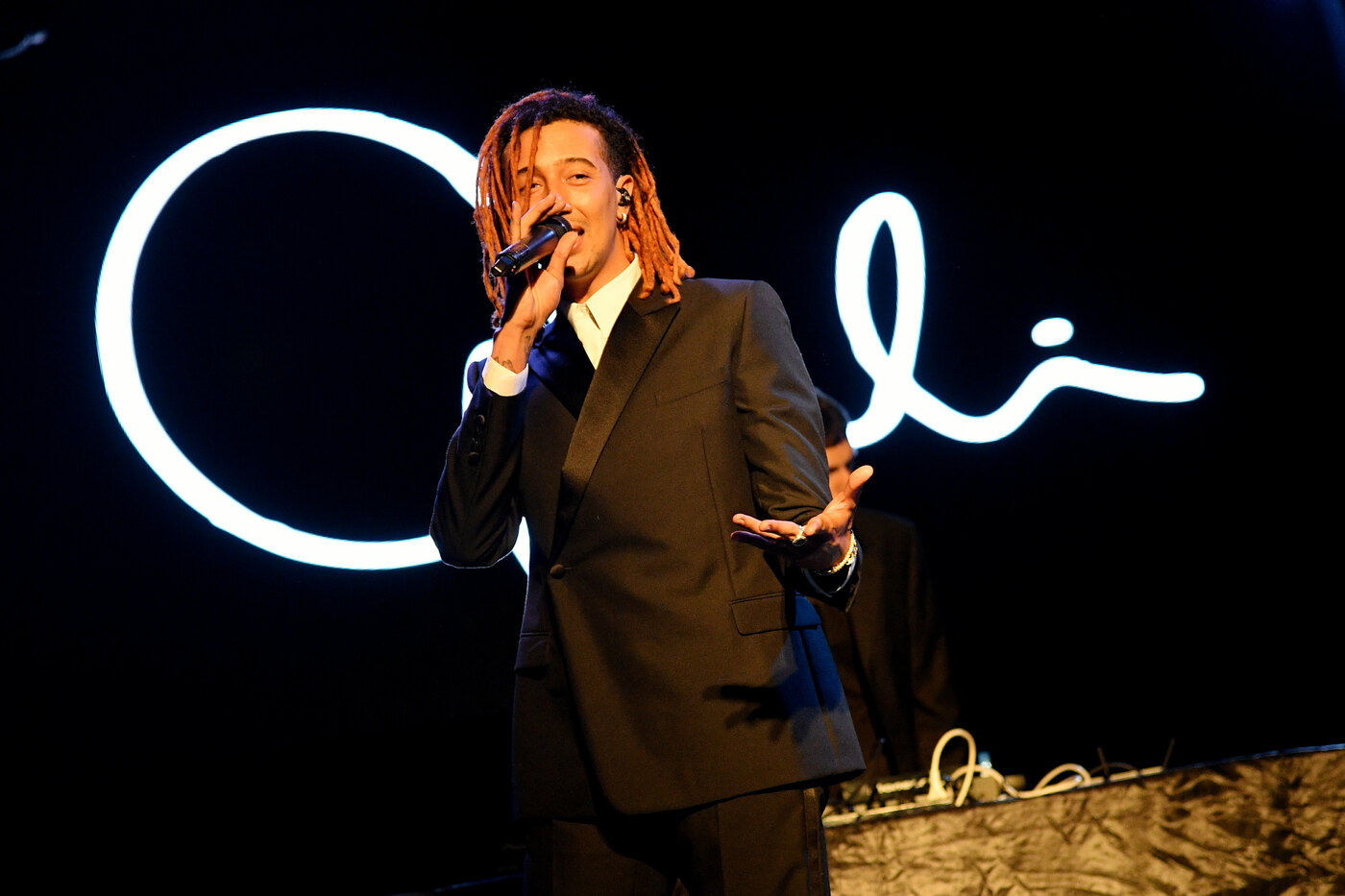 Sanremo, il party accende il Festival: Ghali con l’alieno, Dargen e Emma in pelliccia