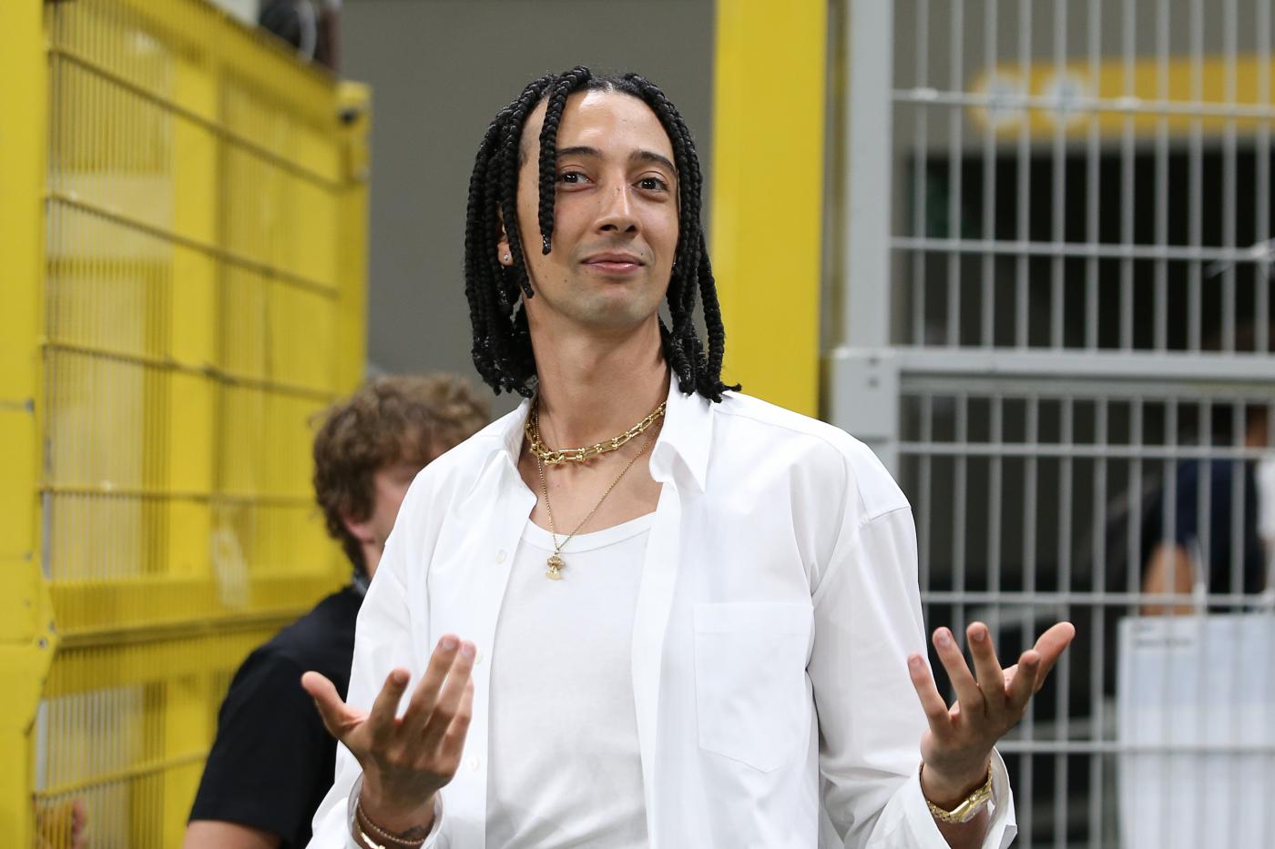 Ghali: “Dove politica strappa, gli artisti cuciono”