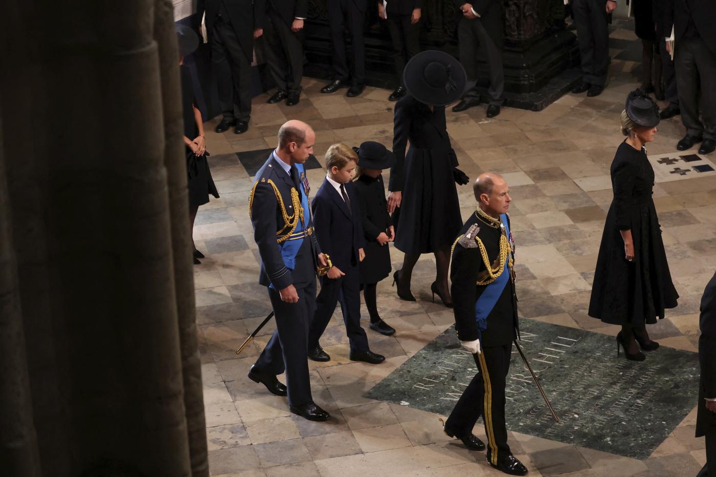 Re Carlo III ha il cancro. Ecco la linea di successione al trono: c’è ancora Harry