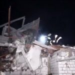 Ucraina, razzi russi su Kharkiv: soccorritori al lavoro tra le macerie