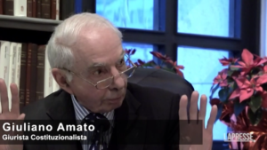 Giuliano Amato scherza su stop libro in carceri Milano e Campania: “Non c’è autonomia differenziata”