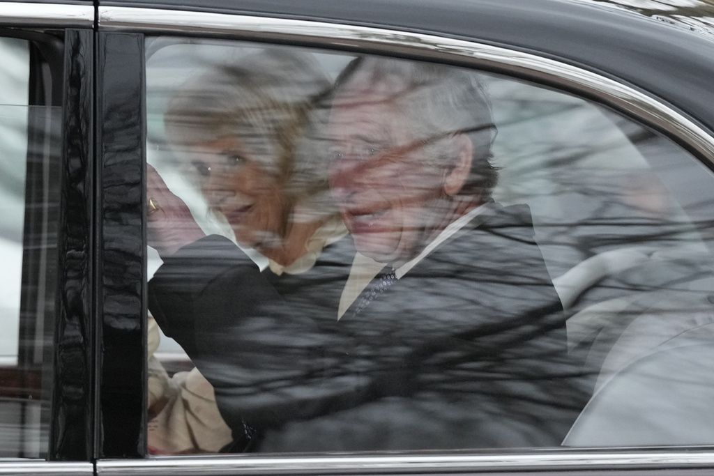 Carlo III ha il cancro: il Re lascia la sua residenza dopo l’incontro con Harry