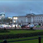 Notte a casa per Re Carlo dopo inizio cure, le immagini di Buckingham Palace