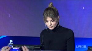 Sanremo, Alessandra Amoroso legge gli insulti ricevuti sui social
