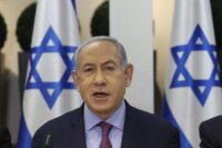 Il primo ministro israeliano Benjamin Netanyahu partecipa alla riunione settimanale del gabinetto presso la base militare di Kirya a Tel Aviv