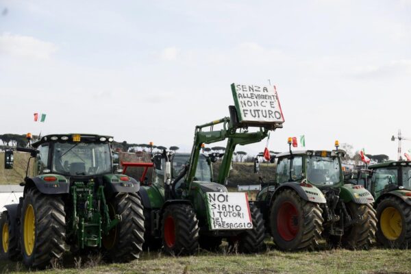 Protesta dei Trattori - Il presidio degli agricoltori alle porte di Roma