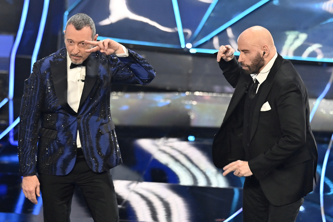 Sanremo, John Travolta all’Ariston: i balli e le gag con Amadeus e Fiorello Sanremo, John Travolta all’Ariston: i balli e le gag con Amadeus e Fiorello