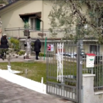Brescia, 78enne morta in casa a Puegnago del Garda: il sopralluogo dei carabinieri
