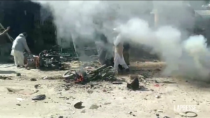Pakistan, esplodono due bombe: almeno 24 morti