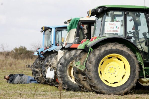 Protesta dei Trattori Presidio degli agricoltori alle porte di Roma