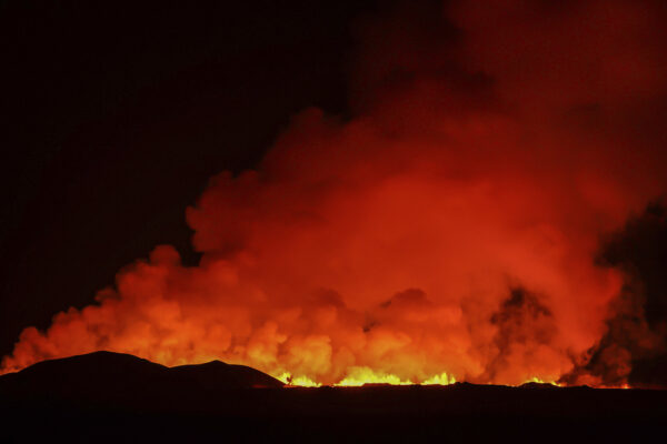 Islanda, eruzione vulcanica a Reykjanes: è la terza in pochi mesi