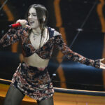 Sanremo, è il giorno della serata cover: attesa per Mango, chiudono Renga e Nek