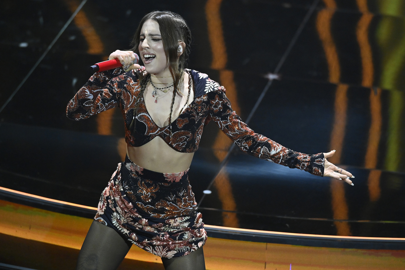 Sanremo, è il giorno della serata cover: attesa per Mango, chiudono Renga e Nek