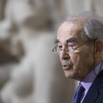 Francia, morto ex ministro Badinter: abolì la pena di morte