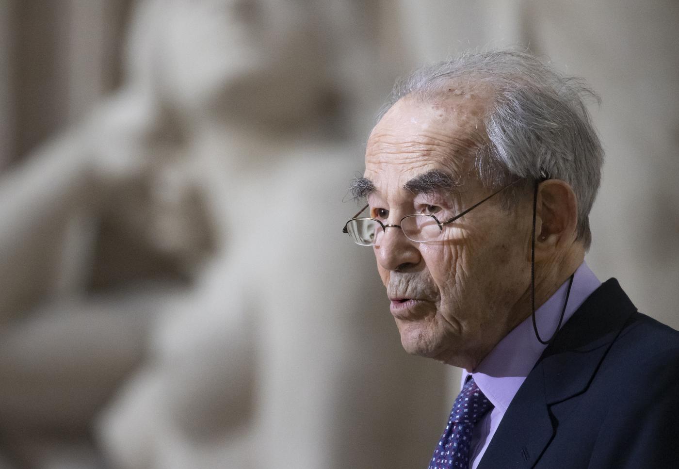 Francia, morto ex ministro Badinter: abolì la pena di morte