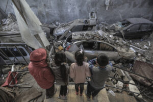 Guerra Israele-Hamas, bombardamenti su Gaza: tra le vittime anche bambini