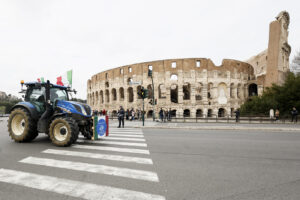 Protesta dei Trattori: la marcia verso il centro di Roma