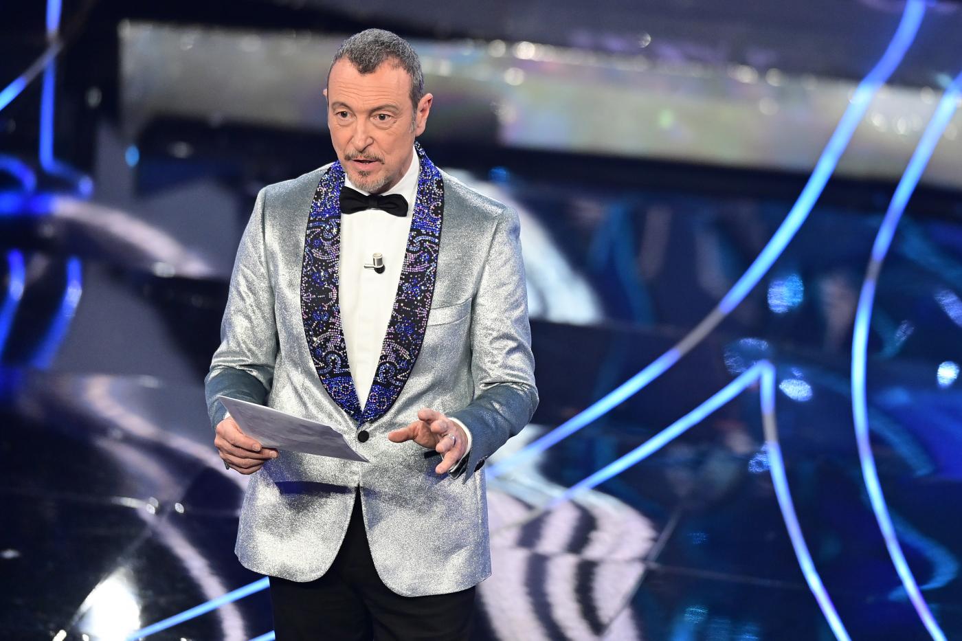 Sanremo, fonti Mediaset: “Nessuna trattativa con Amadeus e Festival”