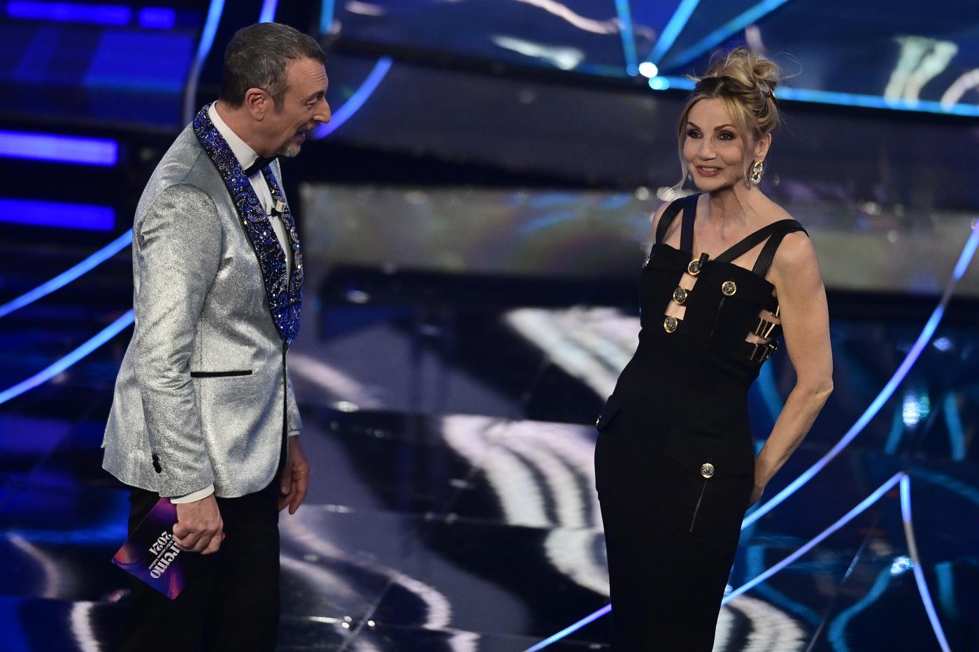 Sanremo, 11,8 milioni di spettatori e 67,8% di share nella serata cover