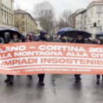 Milano, corteo contro Olimpiadi invernali: “Sono insostenibili”