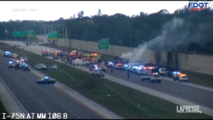 Florida, aereo si schianta sull’Interstate 75: due morti