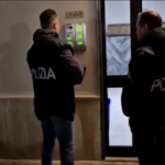 Truffa sui conti correnti con SMS e telefonate di phishing, blitz della Polizia
