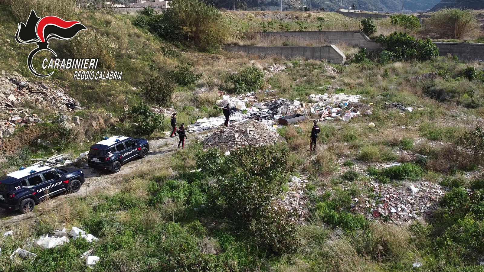 Reggio Calabria, 5mila tonnellate di rifiuti in un torrente: un arresto