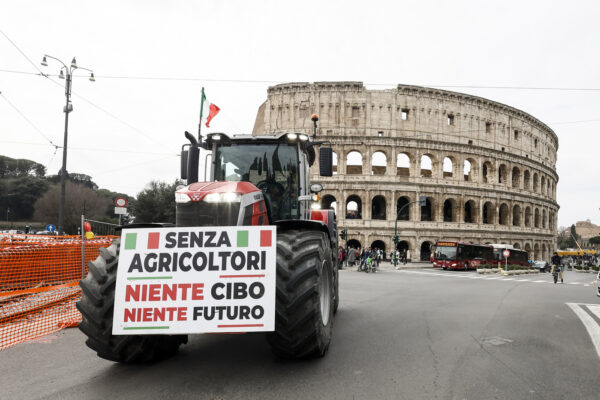 Protesta dei Trattori: la marcia verso il centro di Roma