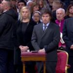 Javier Milei incontra Papa Francesco: la protesta fuori da San Pietro