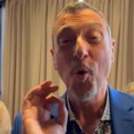 Sanremo, il saluto di Amadeus a LaPresse